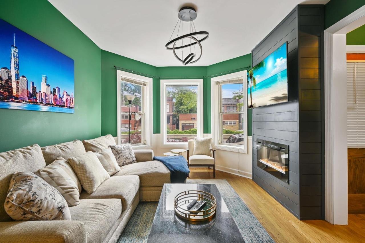 2 Bed Apt W/ Office, Free Parking, Near Wrigley Чикаго Екстериор снимка
