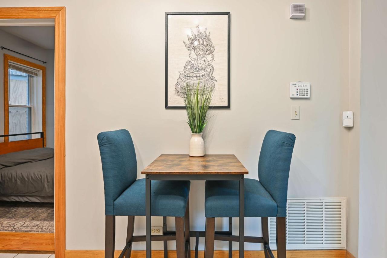 2 Bed Apt W/ Office, Free Parking, Near Wrigley Чикаго Екстериор снимка