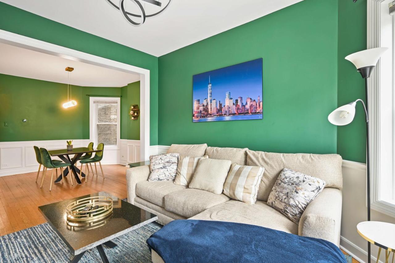 2 Bed Apt W/ Office, Free Parking, Near Wrigley Чикаго Екстериор снимка