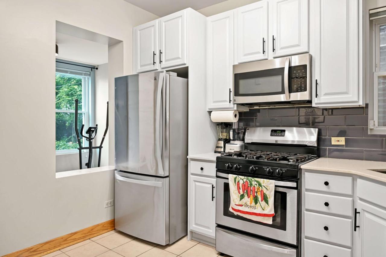 2 Bed Apt W/ Office, Free Parking, Near Wrigley Чикаго Екстериор снимка