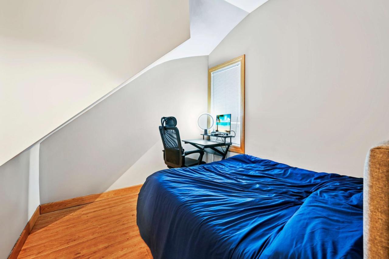 2 Bed Apt W/ Office, Free Parking, Near Wrigley Чикаго Екстериор снимка