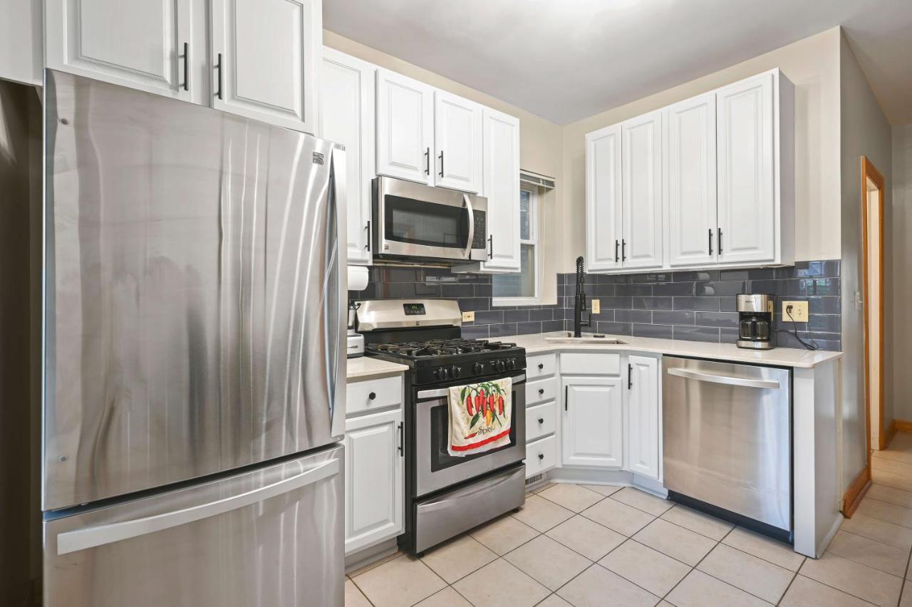 2 Bed Apt W/ Office, Free Parking, Near Wrigley Чикаго Екстериор снимка