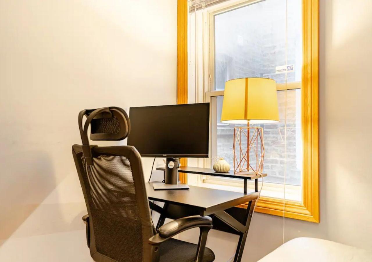 2 Bed Apt W/ Office, Free Parking, Near Wrigley Чикаго Екстериор снимка