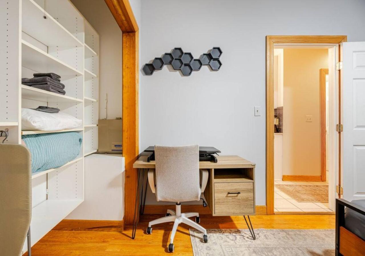 2 Bed Apt W/ Office, Free Parking, Near Wrigley Чикаго Екстериор снимка