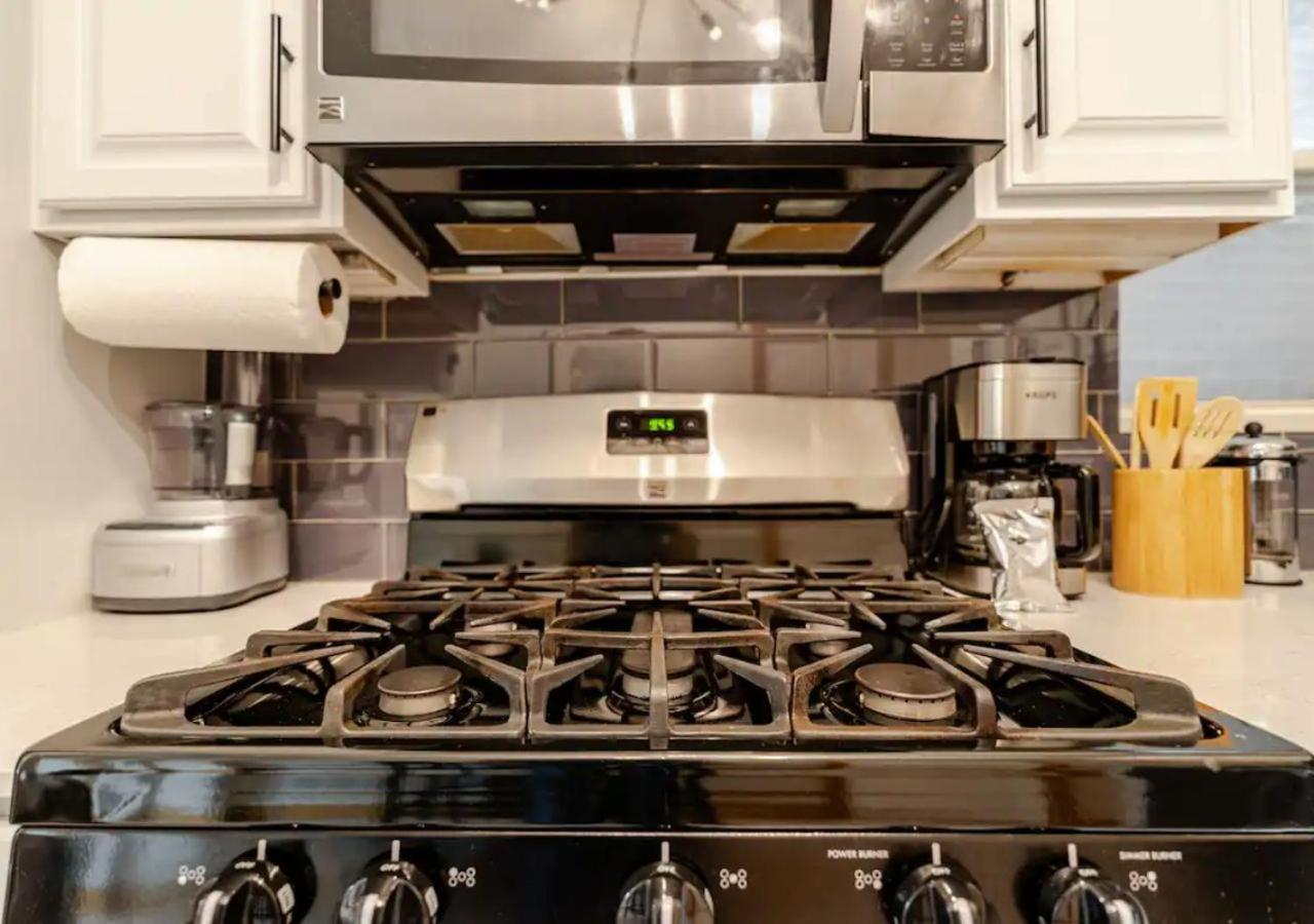 2 Bed Apt W/ Office, Free Parking, Near Wrigley Чикаго Екстериор снимка