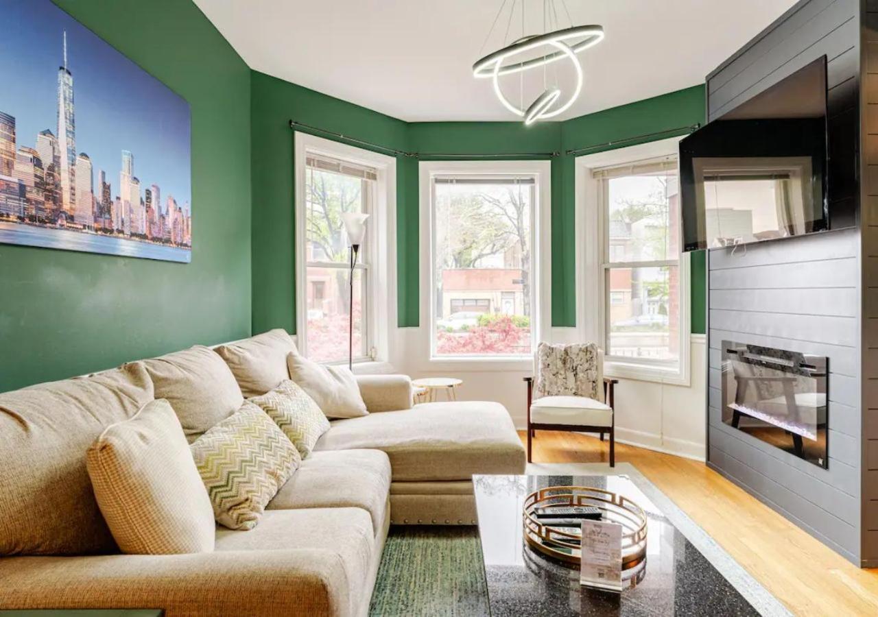2 Bed Apt W/ Office, Free Parking, Near Wrigley Чикаго Екстериор снимка